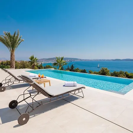 Ultraluxury Elyzeum With Heated Pool