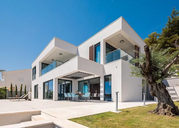 Ultraluxury Elyzeum With Heated Pool Villa