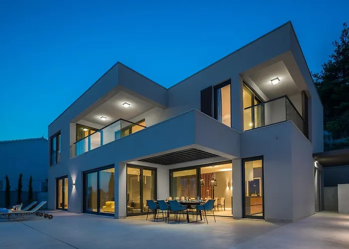 Villa Ultraluxury Elyzeum With Heated Pool Trogir