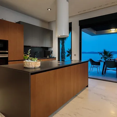 Ultraluxury Elyzeum With Heated Pool Willa