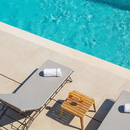 Ultraluxury Elyzeum With Heated Pool Willa