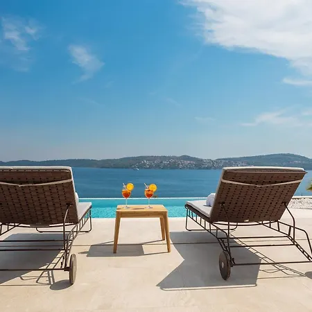 Ultraluxury Elyzeum With Heated Pool Villa Trogir