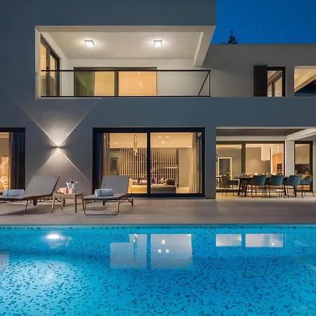 Ultraluxury Elyzeum With Heated Pool Вілла