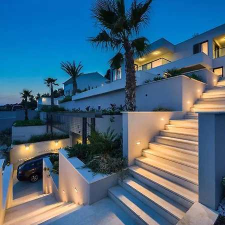 Ultraluxury Elyzeum With Heated Pool Villa