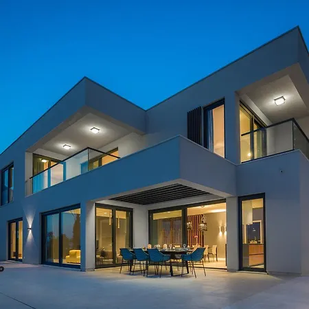 Villa Ultraluxury Elyzeum With Heated Pool Trogir